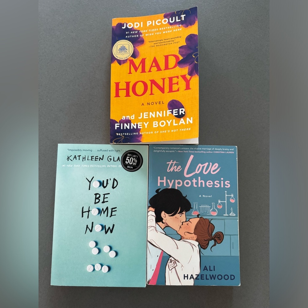 Book Bundle. Jodi Picoult, Ali Hazelwood and more